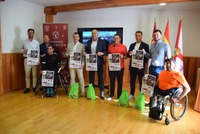 Foto de familia durante la presentación del III Open Nacional de Pádel en Silla de Ruedas.