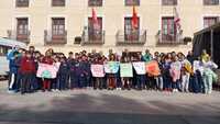 Ayuntamiento, centros educativos, autoridades y colectivos se unen para conmemorar el Día Internacional de la Infancia. 