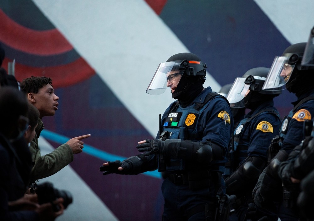 La policía federal ataca a los manifestantes en Washington