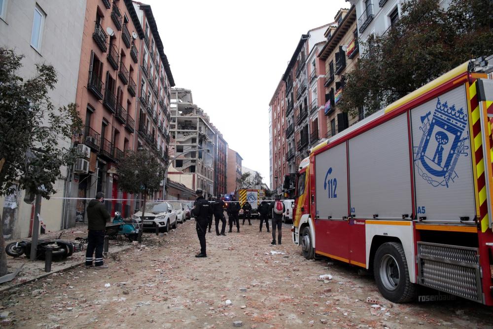 Explota parte de un edificio en el centro de Madrid  / ANA MARIA MARQUEZ CONEJERO