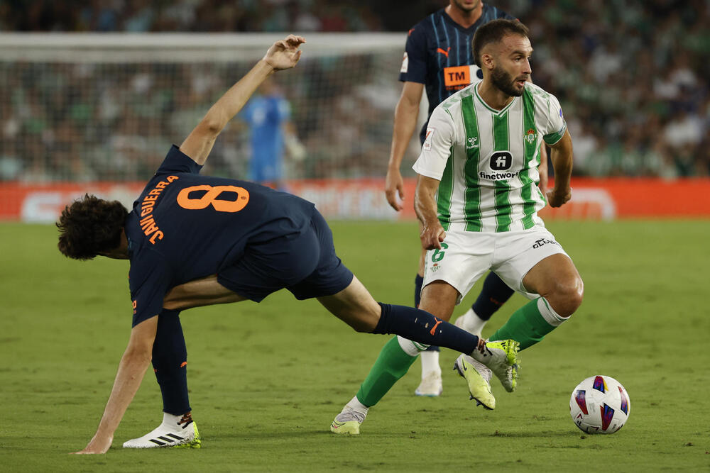 El Betis se reencuentra a costa de un vulgar Valencia