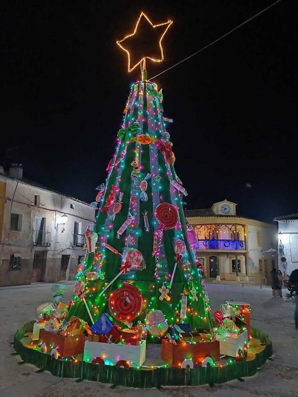 Un grupo de vecinos da un impulso a la Navidad de Valdeolivas