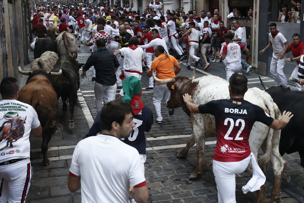 Cuarto encierro de los sanfermines 2023  / EFE