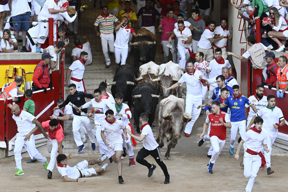 Cuarto encierro de los sanfermines 2023  / EFE