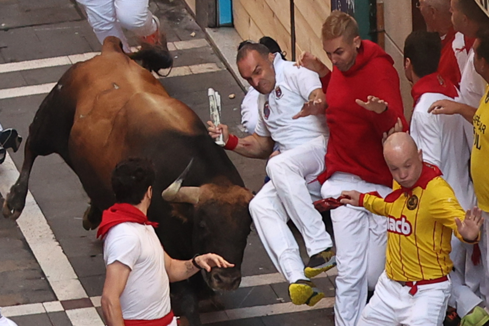 Cuarto encierro de los sanfermines 2023  / EFE