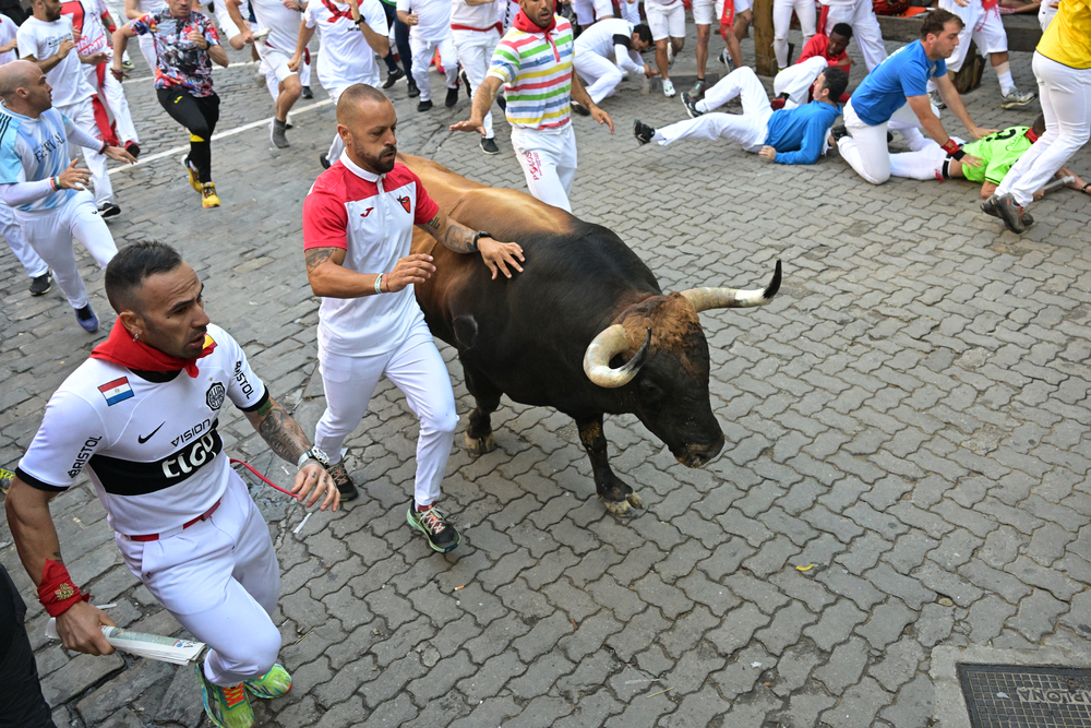 Cuarto encierro de los sanfermines 2023  / EFE