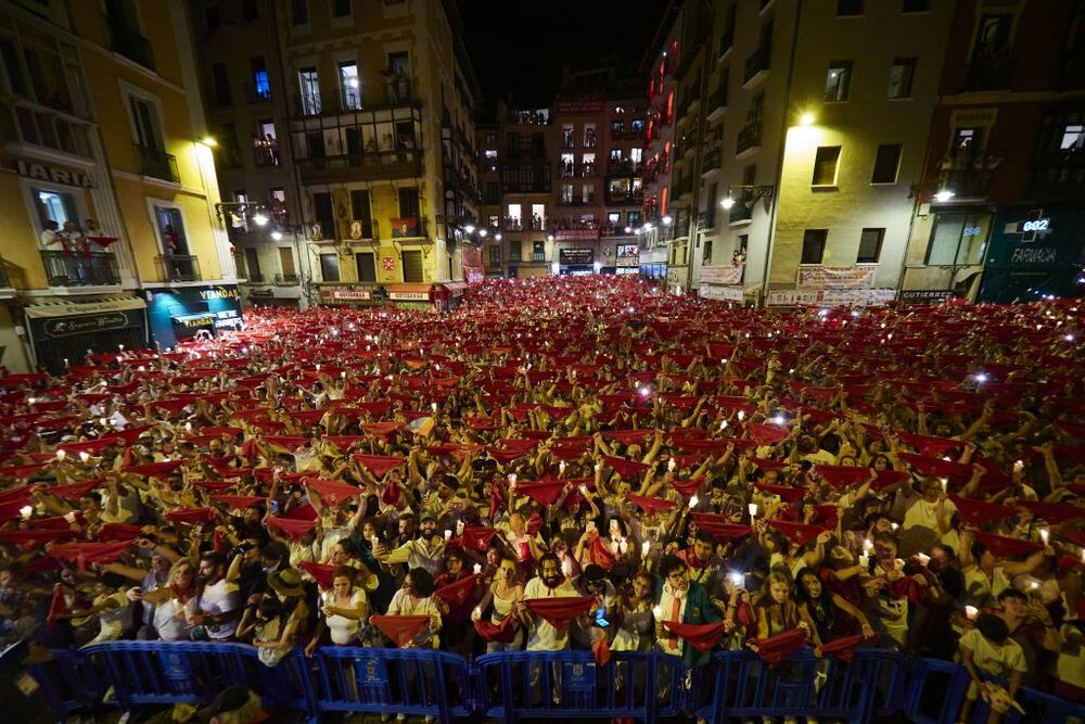 Final de las fiestas de San Fermín 2023 con el cántico ‘Pobre de mí’  / EDUARDO SANZ