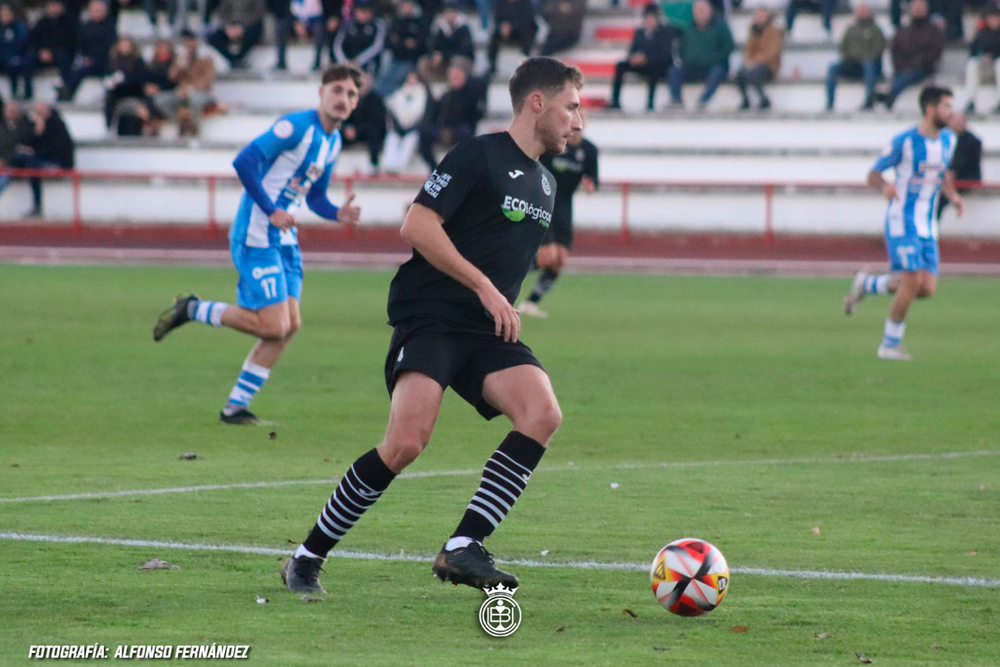 Tablas en un disputado derbi (0-0) y adiós al liderato