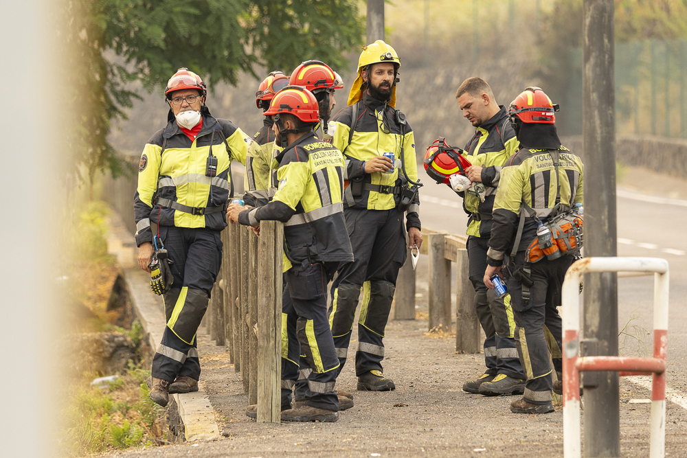 El incendio en Tenerife se agrava en la zona norte provocando nuevas evacuaciones  / EUROPA PRESS