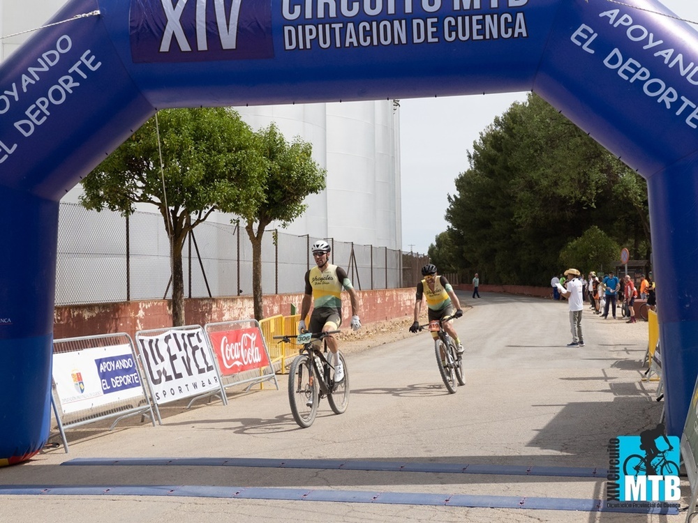 Gómez y Plaza se imponen en la XII Carrera MTB Virgen de Rus