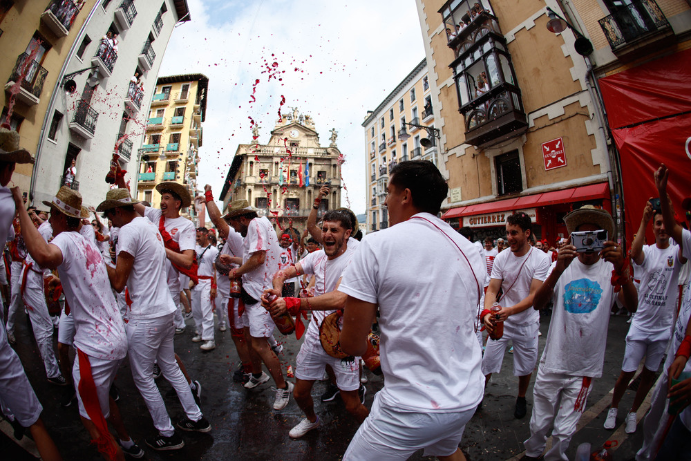 Pamplona cuenta las horas para unos Sanfermines con cifras previas a la pandemia  / RODRIGO JIMÉNEZ