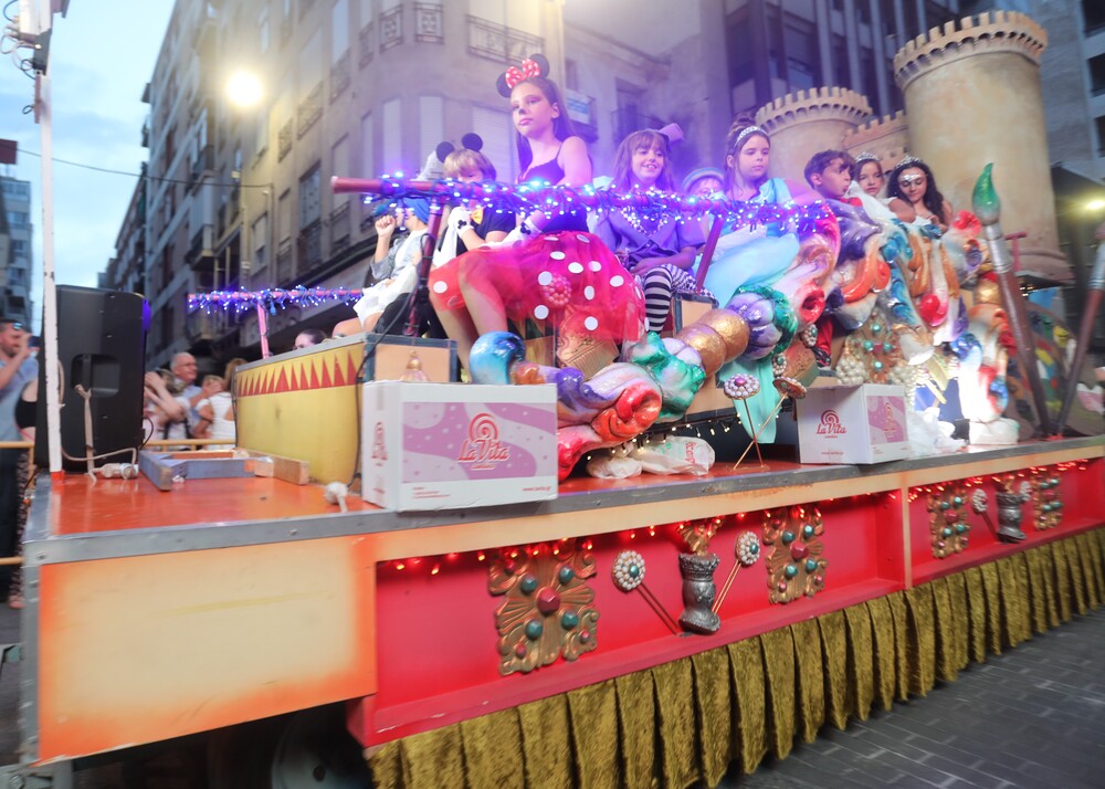 Desfile de carrozas de la Feria y Fiestas de San Julián 2023  / MANU REINA/MIGUEL ÁNGEL RAMÓN