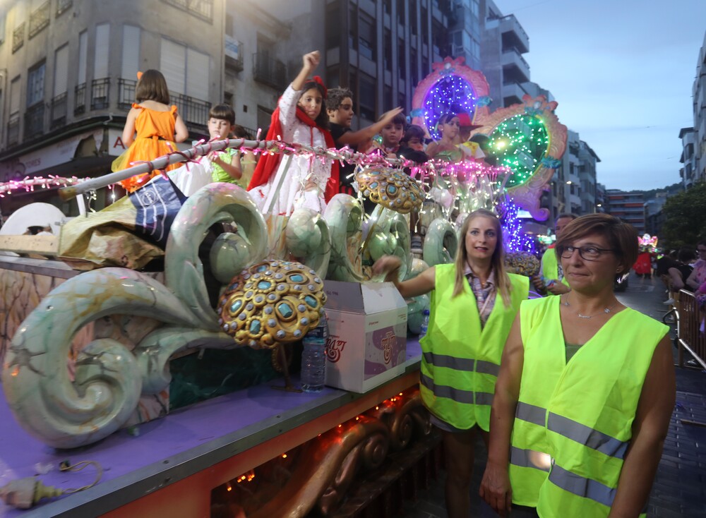 Desfile de carrozas de la Feria y Fiestas de San Julián 2023  / MANU REINA/MIGUEL ÁNGEL RAMÓN