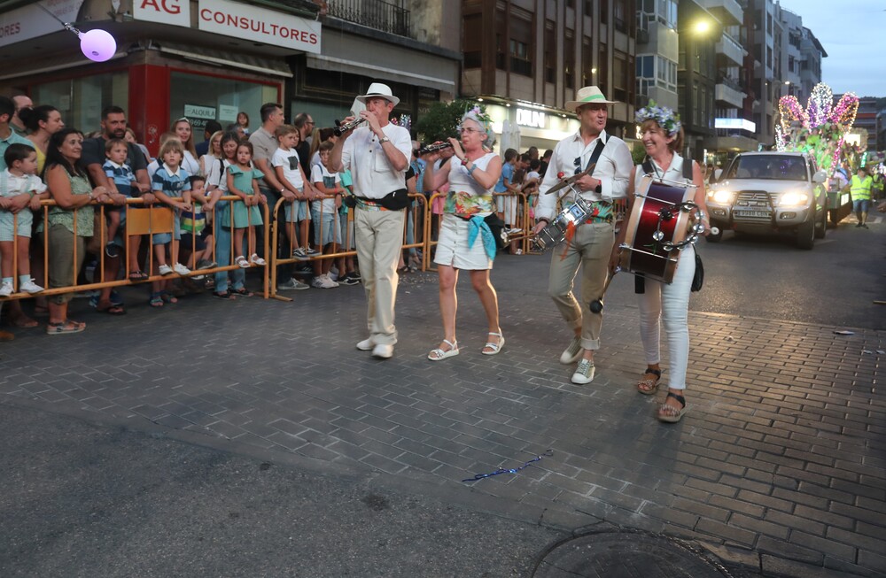 Desfile de carrozas de la Feria y Fiestas de San Julián 2023  / MANU REINA/MIGUEL ÁNGEL RAMÓN