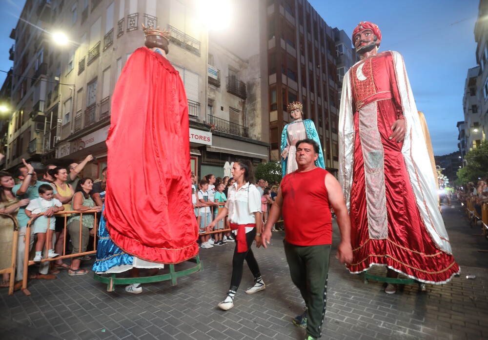 Desfile de carrozas de la Feria y Fiestas de San Julián 2023  / MANU REINA/MIGUEL ÁNGEL RAMÓN