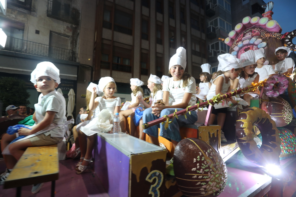 Desfile de carrozas de la Feria y Fiestas de San Julián 2023  / MANU REINA/MIGUEL ÁNGEL RAMÓN