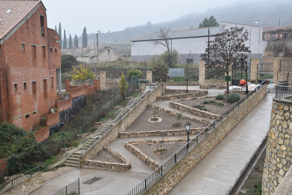 Priego acondiciona el parque fluvial gracias a un Recual