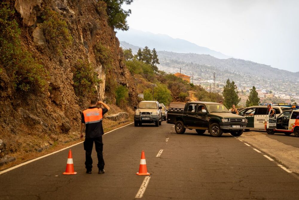 El  incendio forestal en La Palma pasa a nivel 2   / EUROPA PRESS