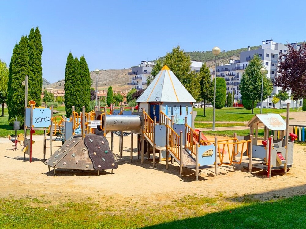 El área infantil del Parque Adolfo Suárez, antes de la intervención de urgencia.