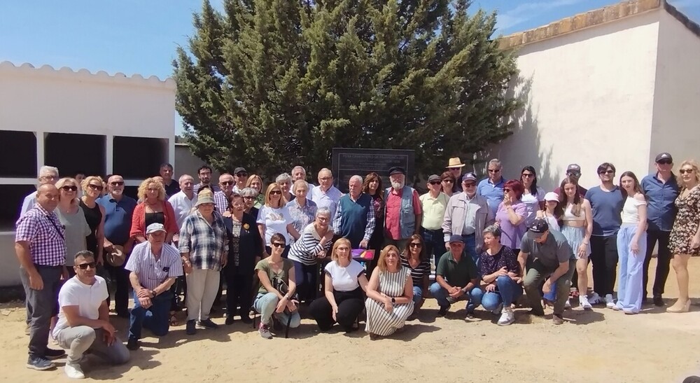 Fernández asiste al homenaje en la Fosa de Pajaroncillo