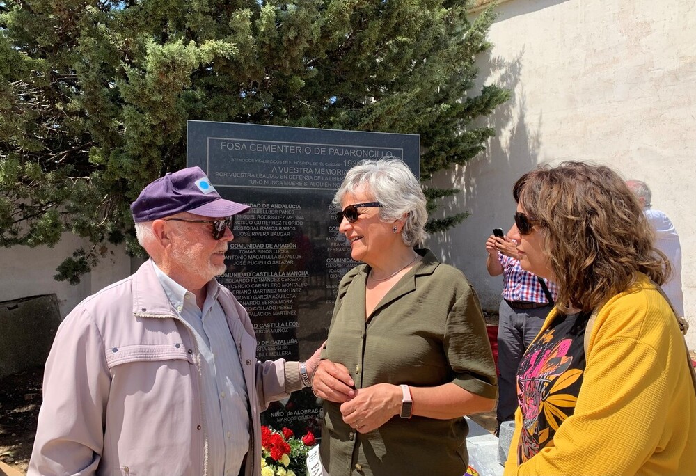 Fernández asiste al homenaje en la Fosa de Pajaroncillo