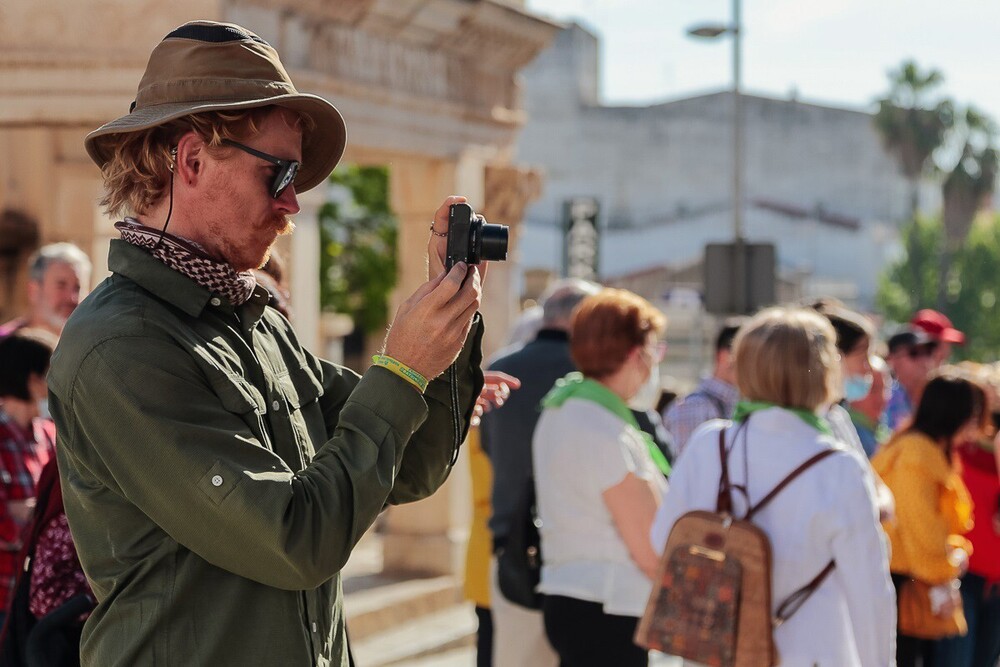 Un turista, junto al Hornito de Santa Eulalia, en Mérida