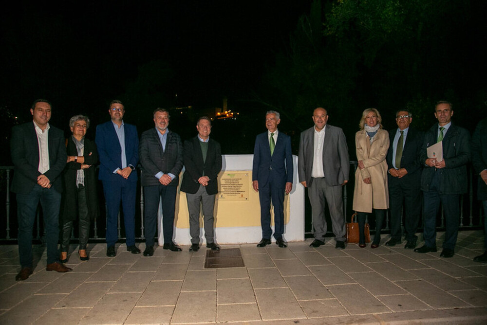 El puente de San Antón luce nueva iluminación