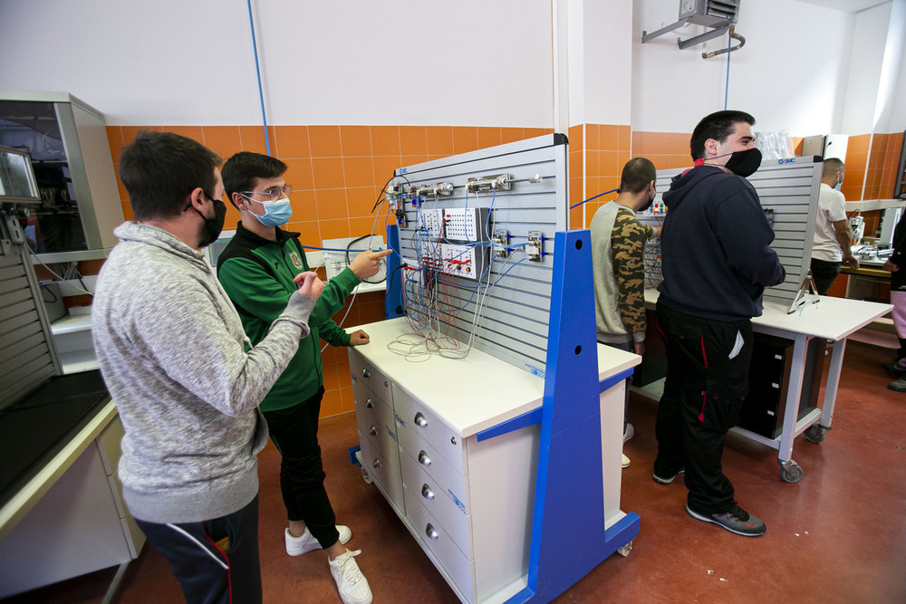 El nuevo curso trae a la FP una apuesta más seria por las prácticas formativas en las empresas.