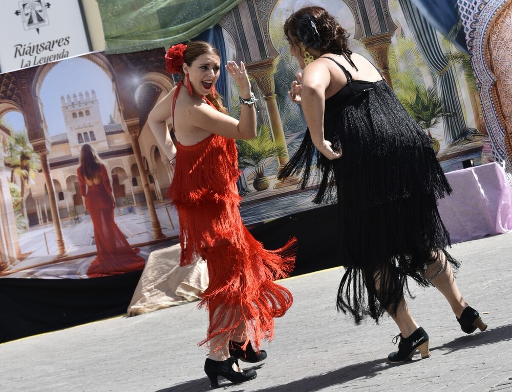 Desfile de carros y posterior actuación de flamenco durante las fiestas patronales de Tarancón.