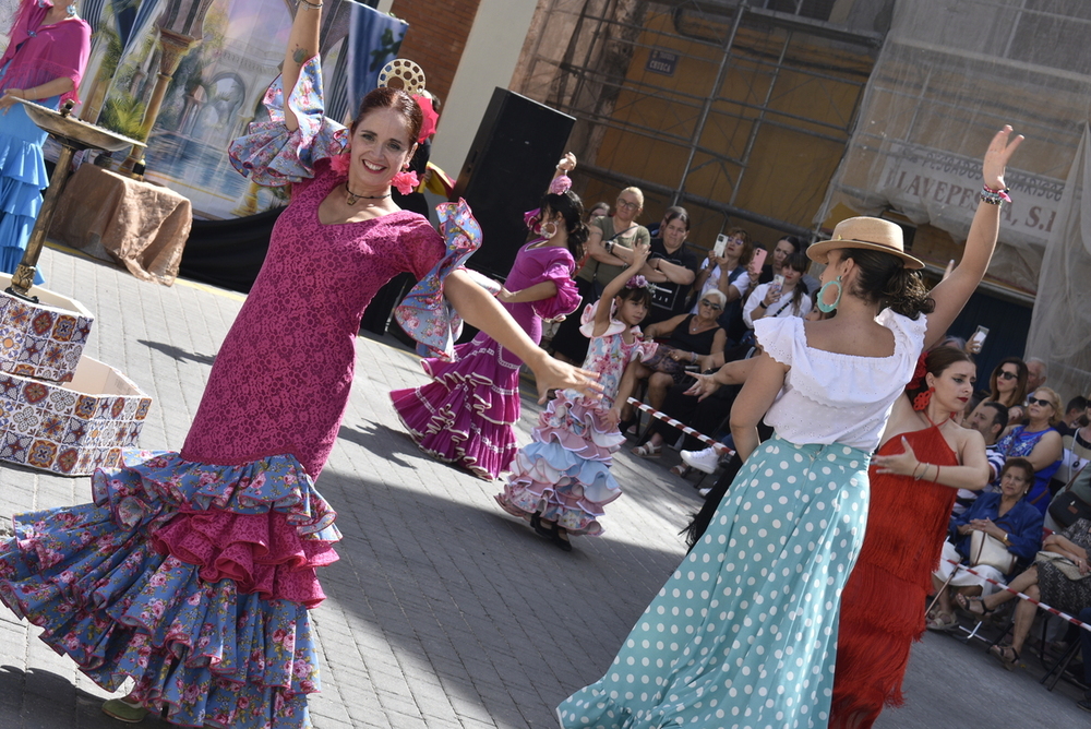 Desfile de carros y posterior actuación de flamenco durante las fiestas patronales de Tarancón.