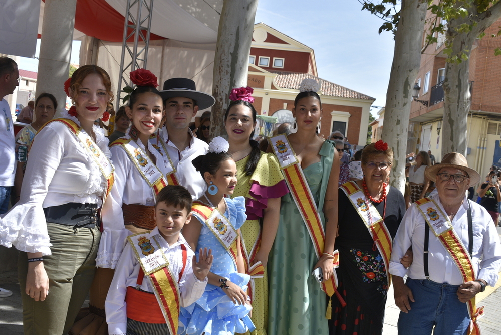 Desfile de carros y posterior actuación de flamenco durante las fiestas patronales de Tarancón.