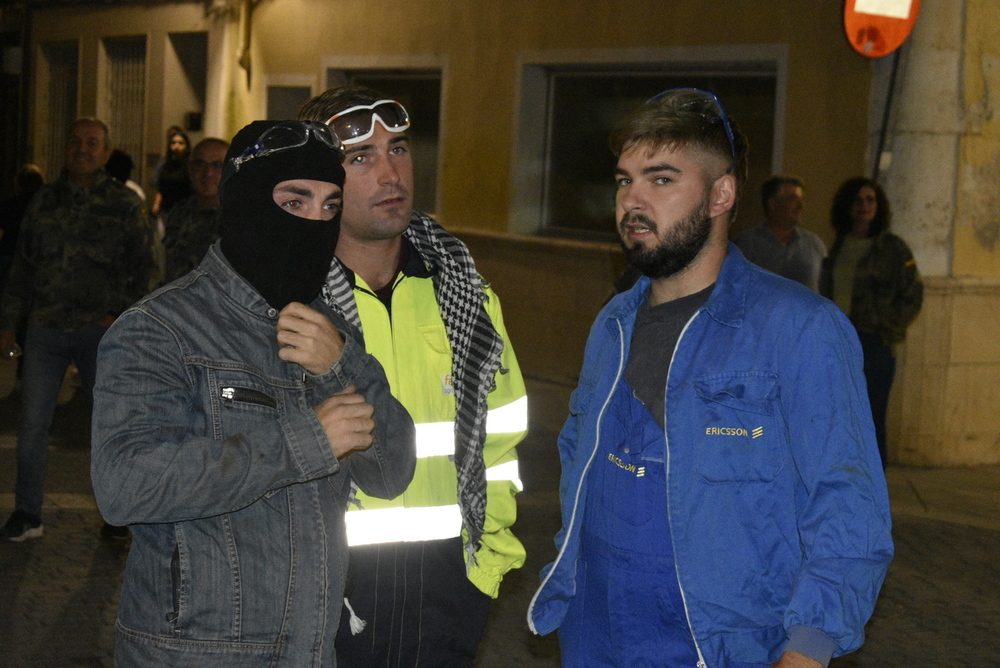 La maratón de torillos albergó a centenares de vecinos en la plaza de la Constitución. 