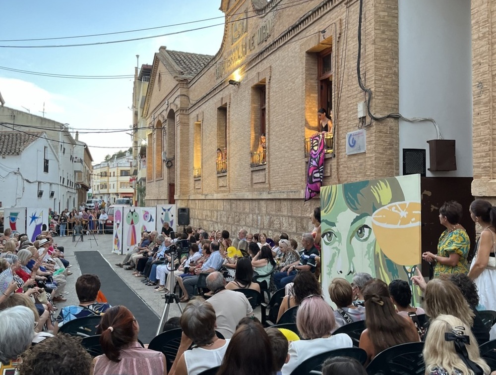 Tomás Viana llena las calles de Mira con su nuevas sedas