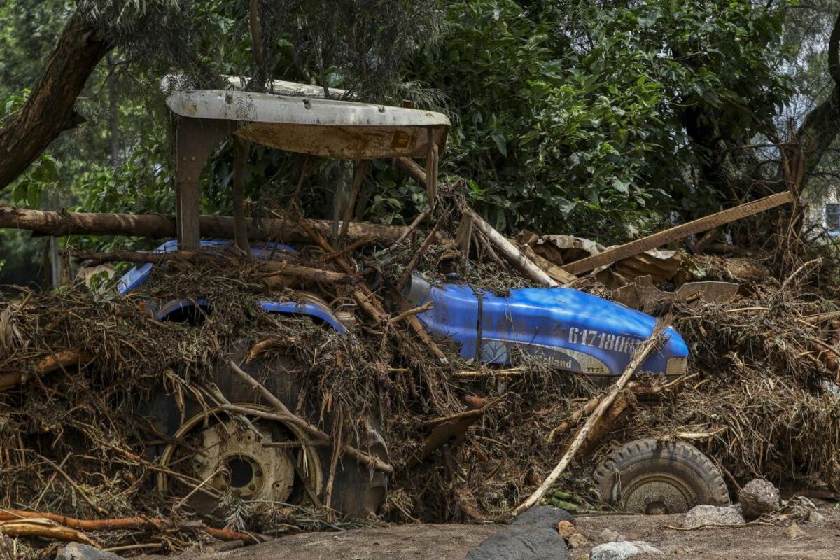 Rescue efforts continue after flash floods in Kenya  / DANIEL IRUNGU