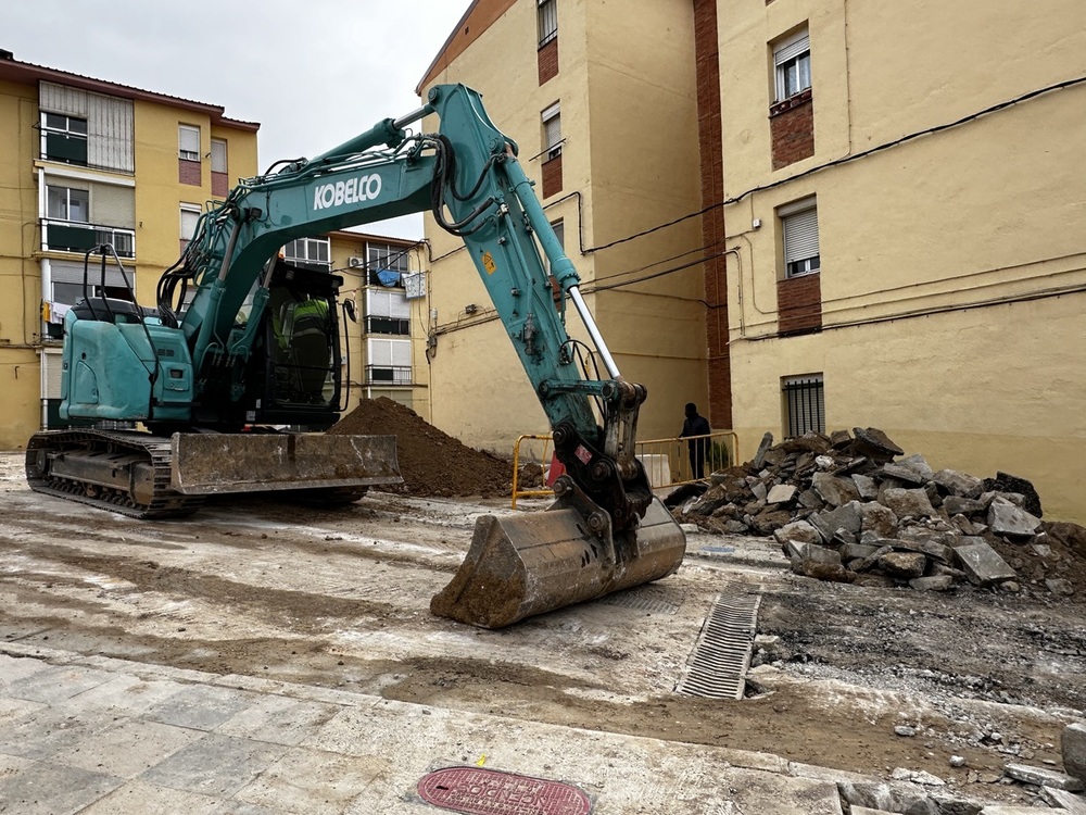 La empresa adjudicataria trabaja ahora en la zona más próxima a la Plaza del Romero.