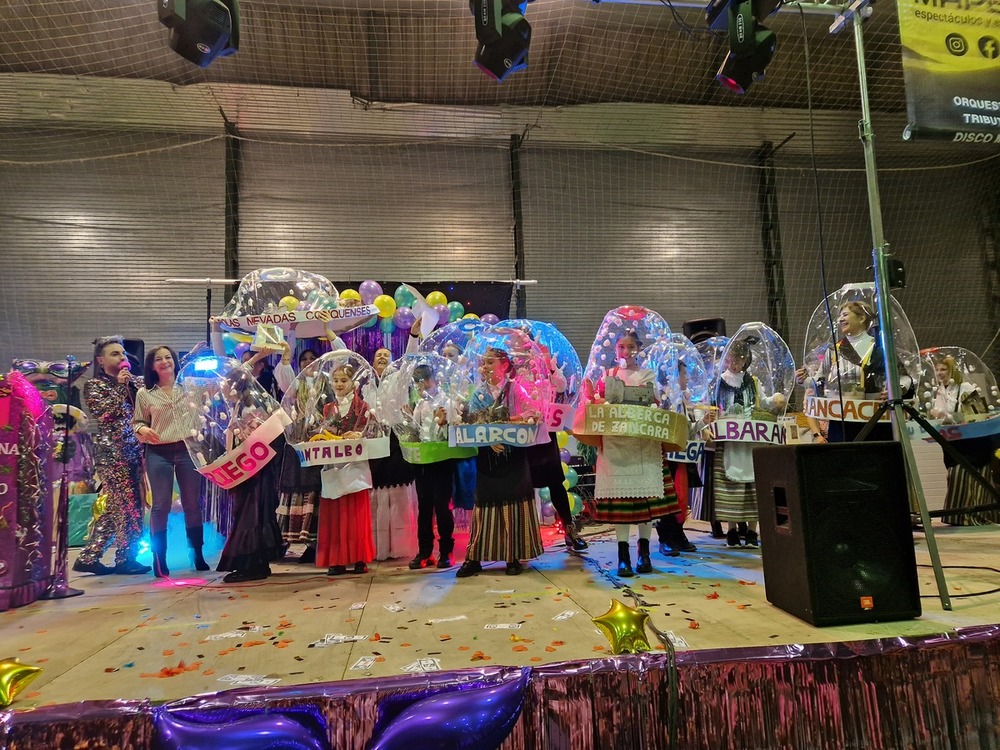 El Carnaval inunda las calles de Cuenca de alegría y baile