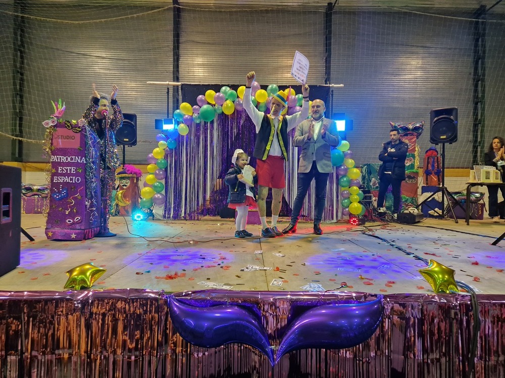 El Carnaval inunda las calles de Cuenca de alegría y baile