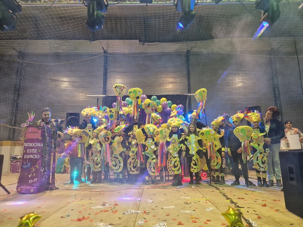 El Carnaval inunda las calles de Cuenca de alegría y baile