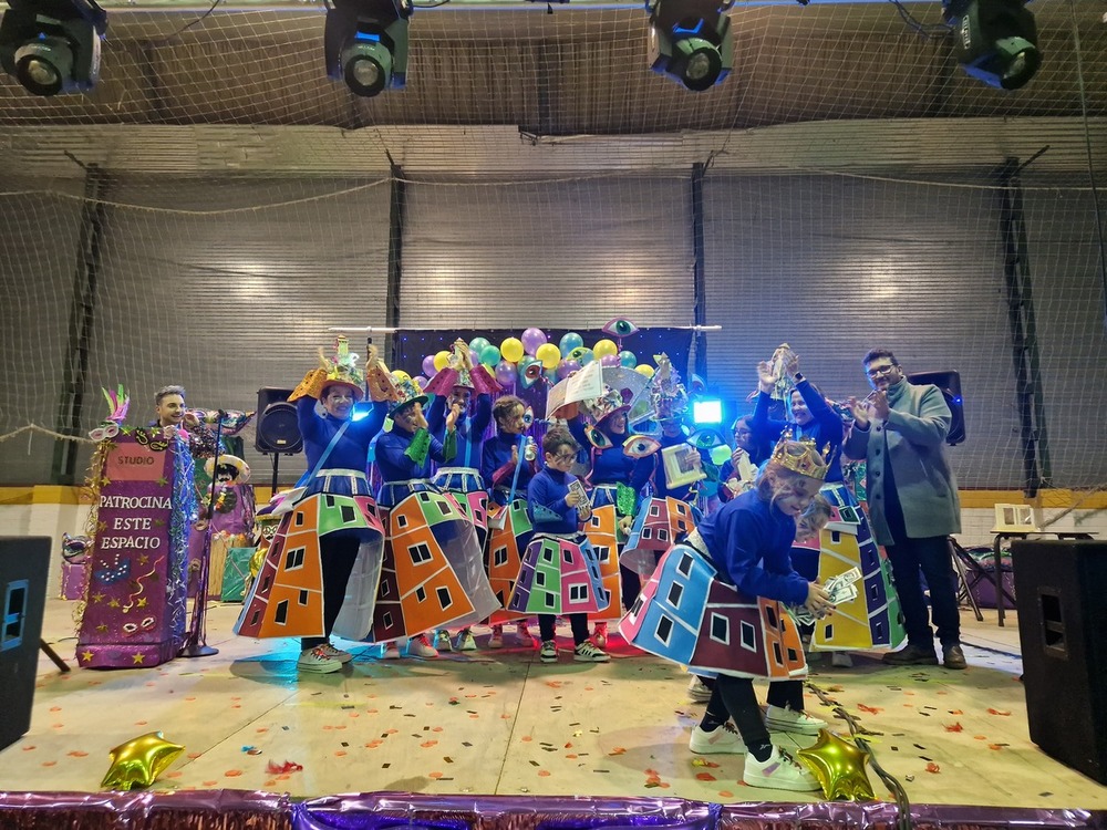 El Carnaval inunda las calles de Cuenca de alegría y baile