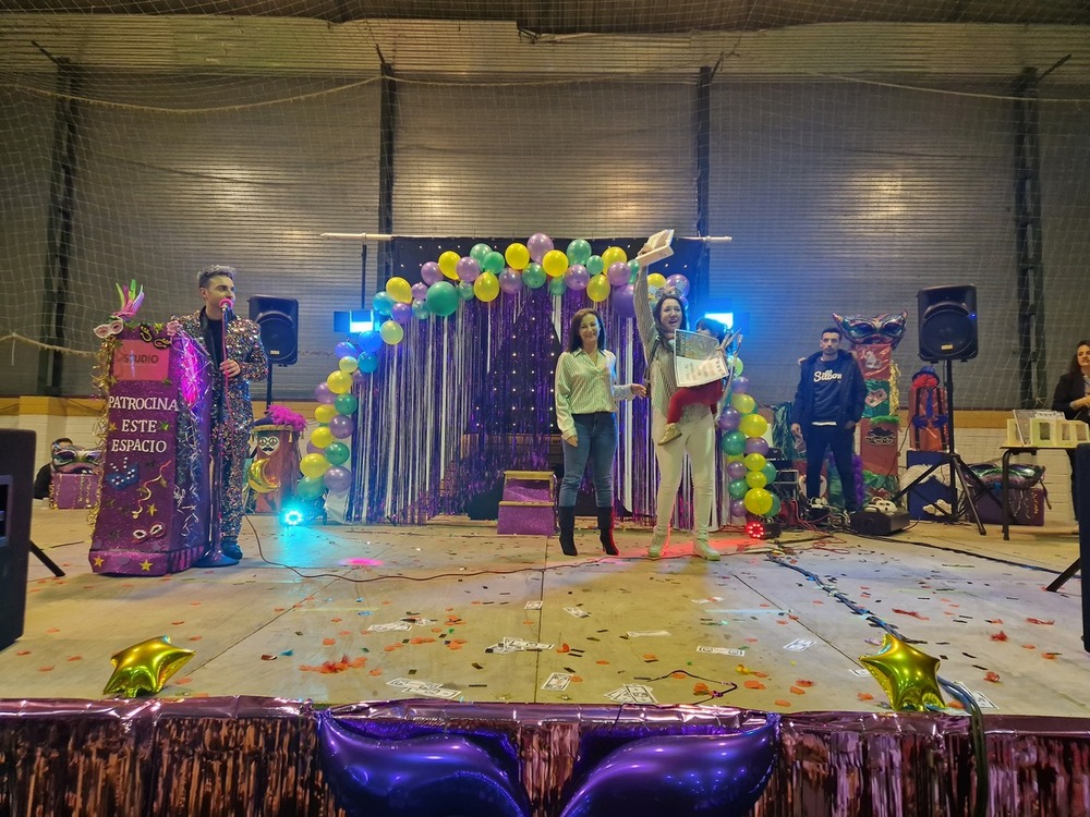 El Carnaval inunda las calles de Cuenca de alegría y baile