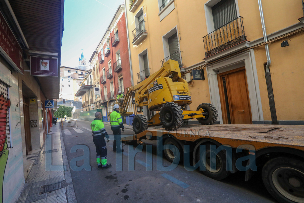 Trabajos de descarga de maquinaria.