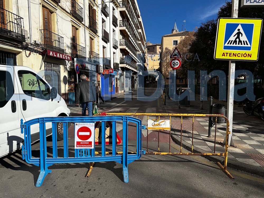 La calle Fray Luis de León ya se ha cortado al tráfico.