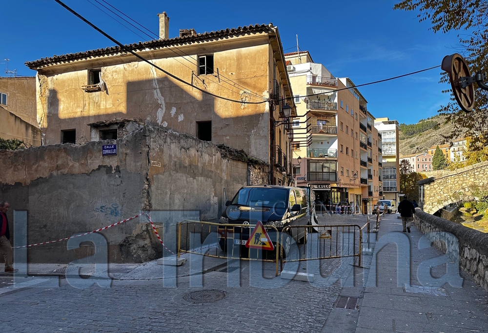 También se ha cortado la circulación en la calle Tintes.