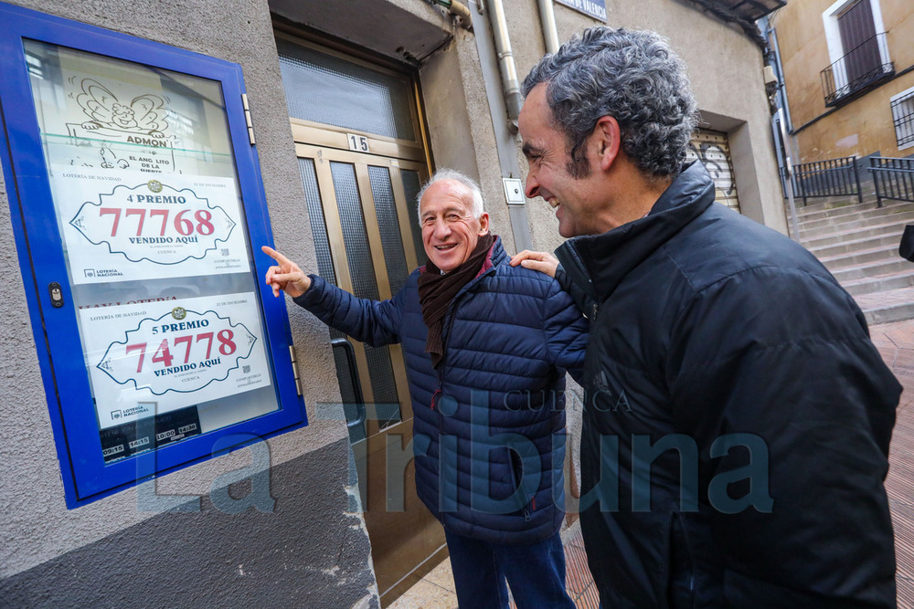 Los vecinos de Puerta de Valencia mostraban su alegría por que la suerte se volvió a acordar del barrio.