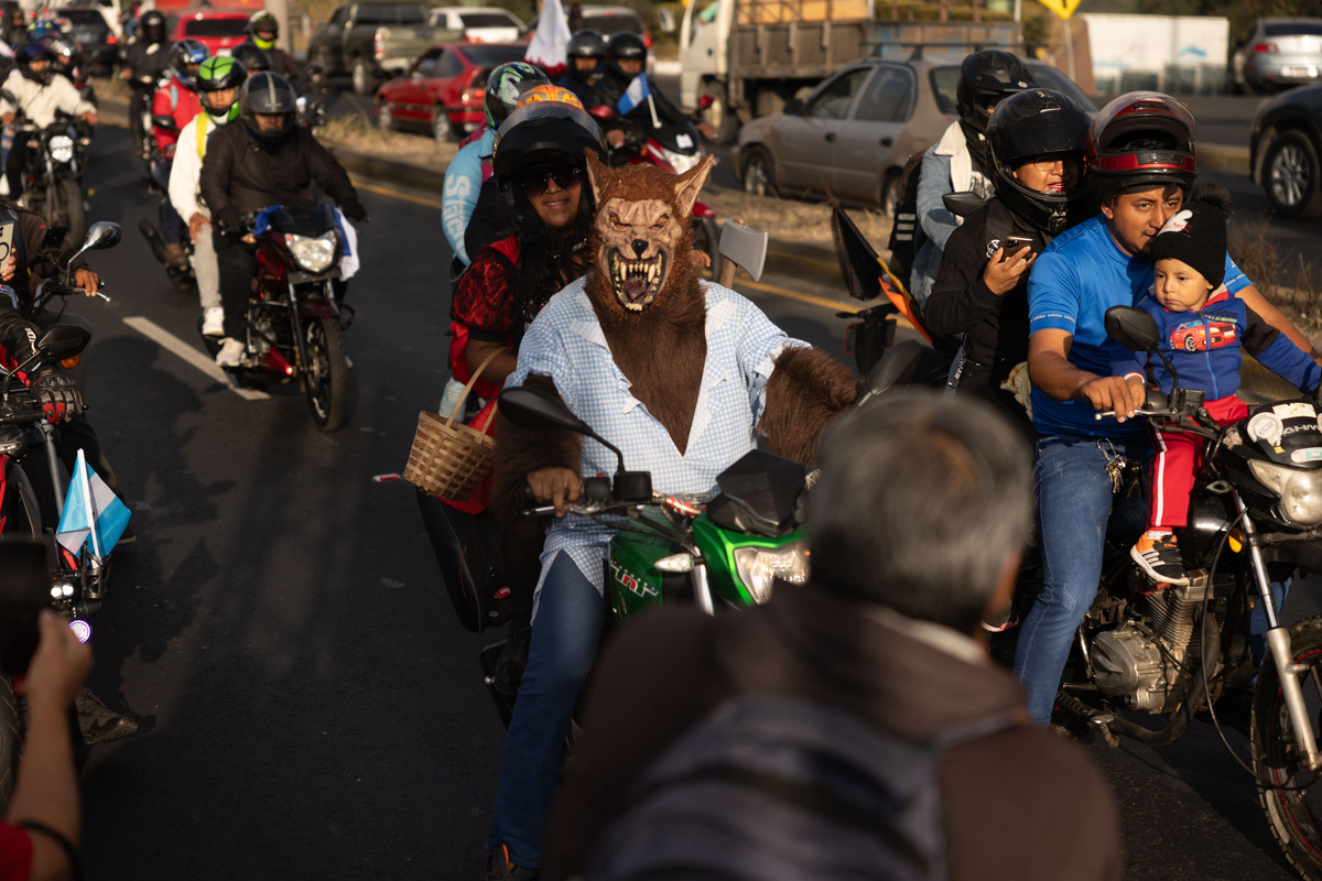Miles de motociclistas inician peregrinación de la Caravana del Zorro en Guatemala  / DAVID TORO
