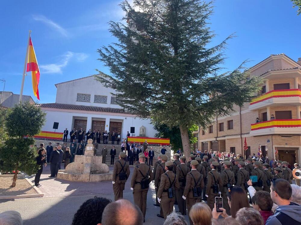 Valera homenajea a la Bandera y sella su compromiso con España