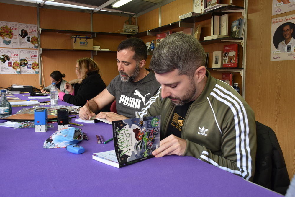 Los más pequeños protagonizan el final de la Feria del Libro