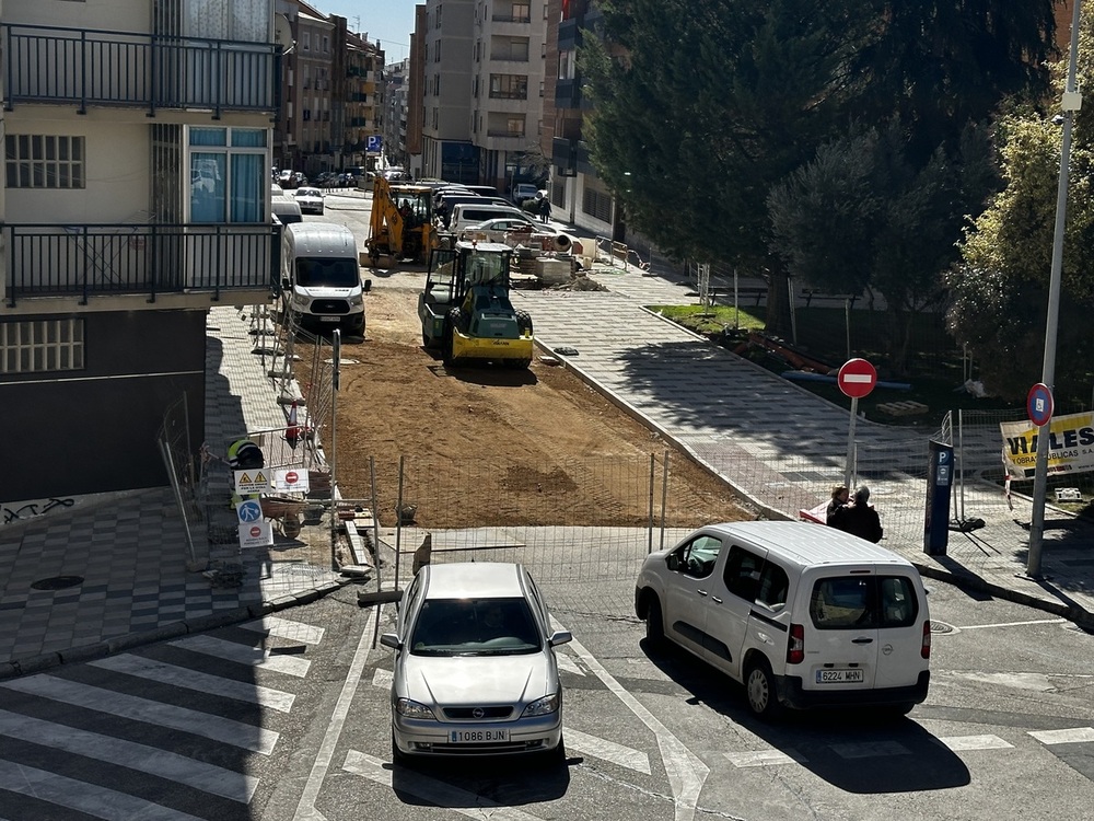 Este miércoles se desarrollaban las labores de compactado de la calzada y el encamisado de la red de saneamiento.