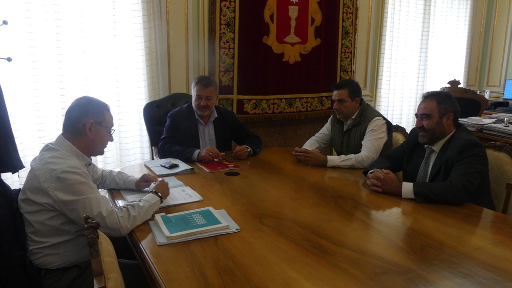 Encuentro entre el alcalde y los representantes de Convecu.