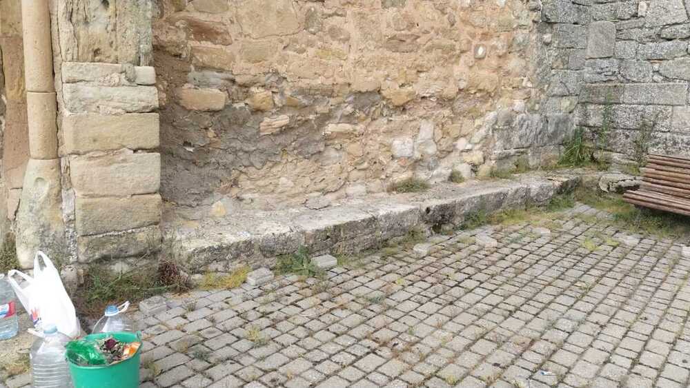 Aspecto del entorno de la iglesia de Villanueva de los Escuderos